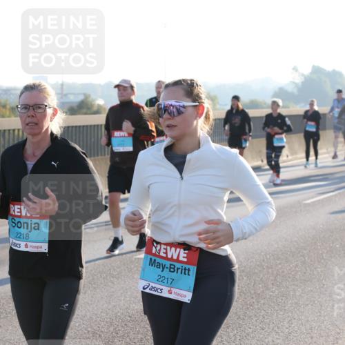 03.10.2025 - Köhlbrandbrückenlauf Lena Gebhardt http://msf.ph/oto/9040602 03.10.2025 09:25:09 Position 1 2218, 2217 meine-sportfotos.de