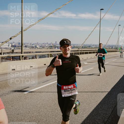 03.10.2025 - Köhlbrandbrückenlauf Michael Burmester http://msf.ph/oto/9040616 03.10.2025 12:21:43 Position 1 6609 meine-sportfotos.de
