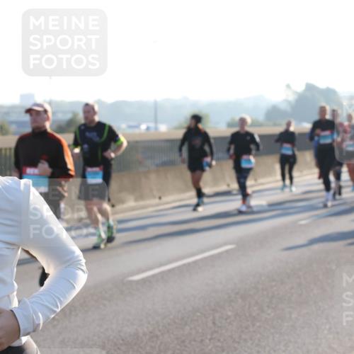 03.10.2025 - Köhlbrandbrückenlauf Lena Gebhardt http://msf.ph/oto/9040617 03.10.2025 09:25:09 Position 1  meine-sportfotos.de