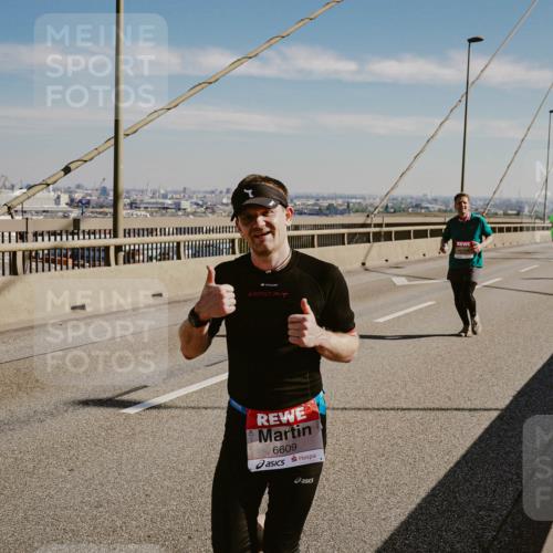 03.10.2025 - Köhlbrandbrückenlauf Michael Burmester http://msf.ph/oto/9040622 03.10.2025 12:21:43 Position 1 6609 meine-sportfotos.de