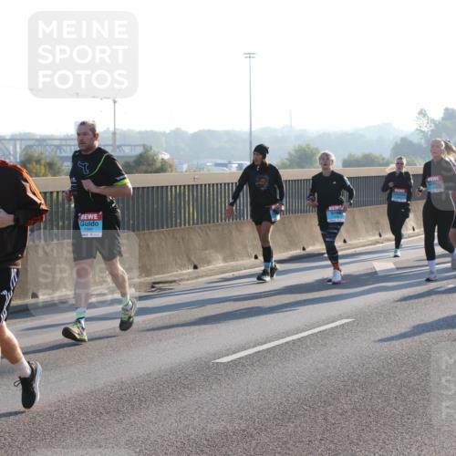03.10.2025 - Köhlbrandbrückenlauf Lena Gebhardt http://msf.ph/oto/9040625 03.10.2025 09:25:10 Position 1 3777, 2392 meine-sportfotos.de