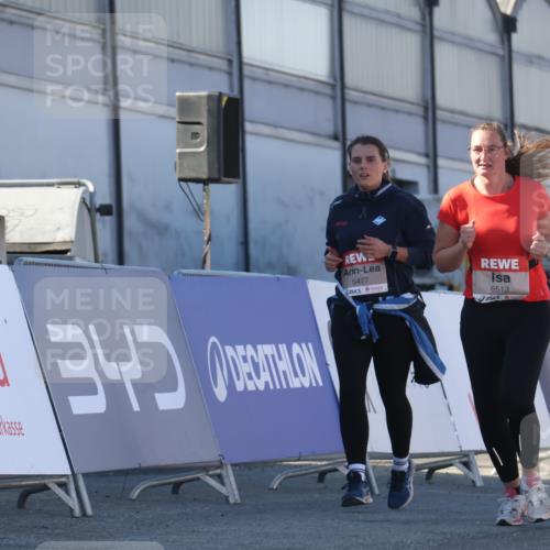 03.10.2025 - Köhlbrandbrückenlauf Luisa Fischer http://msf.ph/oto/9040627 03.10.2025 13:32:43 Ziel 5226, 5255, 5286, 5442, 5876, 6147, 6148, 6360, 6513 meine-sportfotos.de