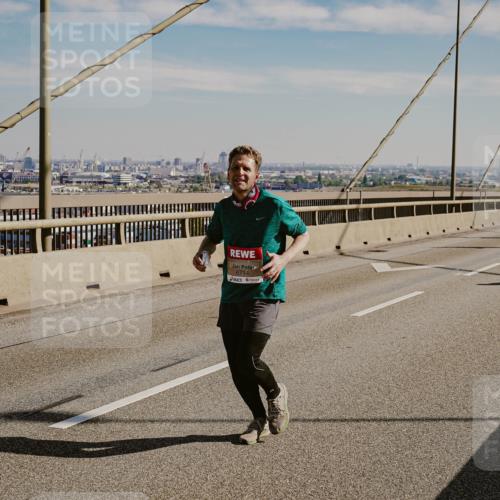 03.10.2025 - Köhlbrandbrückenlauf Michael Burmester http://msf.ph/oto/9040628 03.10.2025 12:21:44 Position 1 6714 meine-sportfotos.de