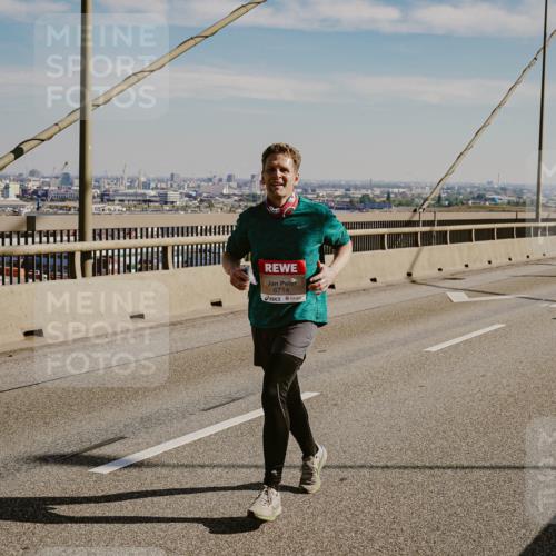 03.10.2025 - Köhlbrandbrückenlauf Michael Burmester http://msf.ph/oto/9040633 03.10.2025 12:21:44 Position 1 148, 6714 meine-sportfotos.de