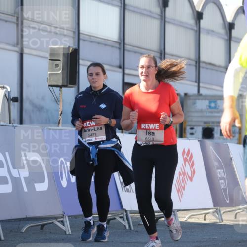 03.10.2025 - Köhlbrandbrückenlauf Luisa Fischer http://msf.ph/oto/9040634 03.10.2025 13:32:44 Ziel 5226, 5255, 5442, 5477, 5478, 5876, 6147, 6148, 6360, 6513 meine-sportfotos.de