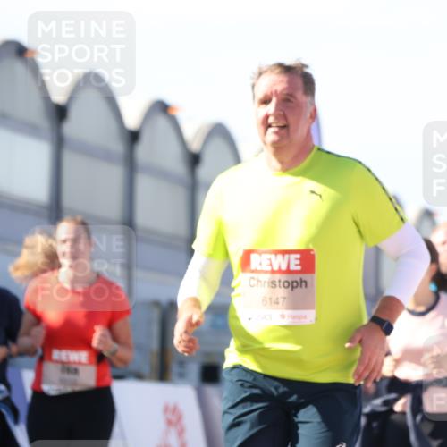 03.10.2025 - Köhlbrandbrückenlauf Luisa Fischer http://msf.ph/oto/9040637 03.10.2025 13:32:44 Ziel 5226, 5255, 5442, 5477, 5478, 5876, 6147, 6148, 6360, 6513 meine-sportfotos.de