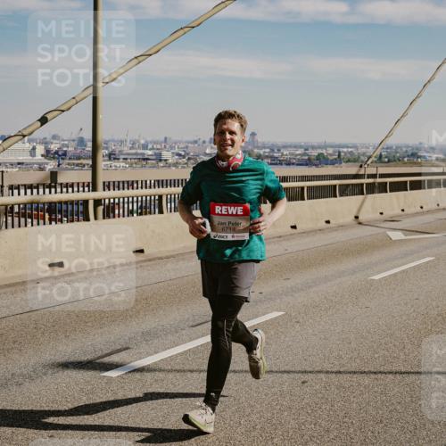 03.10.2025 - Köhlbrandbrückenlauf Michael Burmester http://msf.ph/oto/9040640 03.10.2025 12:21:45 Position 1 6714 meine-sportfotos.de