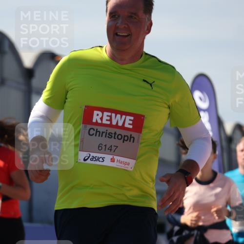 03.10.2025 - Köhlbrandbrückenlauf Luisa Fischer http://msf.ph/oto/9040648 03.10.2025 13:32:45 Ziel 5133, 5226, 5255, 5442, 5446, 5477, 5478, 6147, 6148, 6360, 6513 meine-sportfotos.de