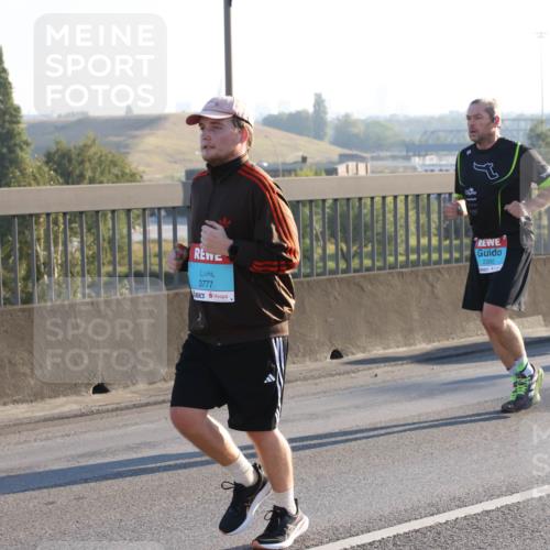 03.10.2025 - Köhlbrandbrückenlauf Lena Gebhardt http://msf.ph/oto/9040659 03.10.2025 09:25:11 Position 1 3777, 2392 meine-sportfotos.de