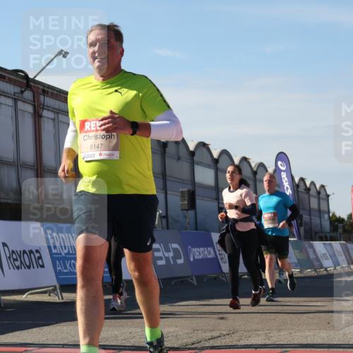 03.10.2025 - Köhlbrandbrückenlauf Luisa Fischer http://msf.ph/oto/9040660 03.10.2025 13:32:46 Ziel 5133, 5226, 5255, 5442, 5446, 5477, 5478, 6147, 6148, 6360, 6513 meine-sportfotos.de