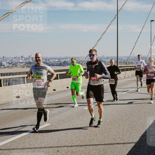 03.10.2025 - Köhlbrandbrückenlauf Michael Burmester http://msf.ph/oto/9040668 03.10.2025 12:21:50 Position 1 6717, 2351, 5775 meine-sportfotos.de
