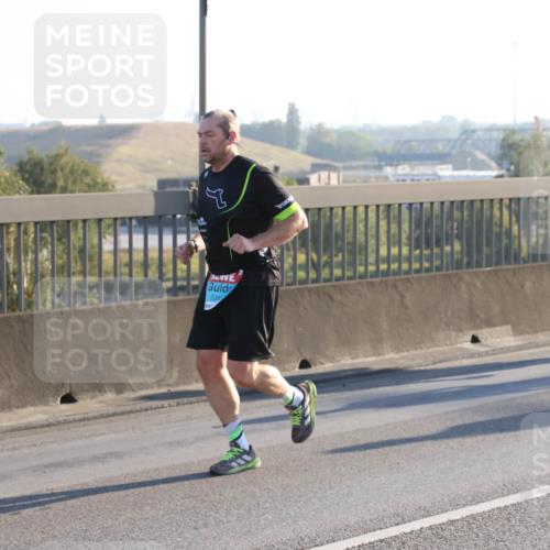 03.10.2025 - Köhlbrandbrückenlauf Lena Gebhardt http://msf.ph/oto/9040675 03.10.2025 09:25:12 Position 1 239 meine-sportfotos.de