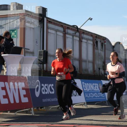 03.10.2025 - Köhlbrandbrückenlauf Luisa Fischer http://msf.ph/oto/9040678 03.10.2025 13:32:48 Ziel 5110, 5133, 5187, 5273, 5446, 5477, 5478, 6147, 6148, 6360, 6513 meine-sportfotos.de