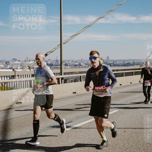 03.10.2025 - Köhlbrandbrückenlauf Michael Burmester http://msf.ph/oto/9040694 03.10.2025 12:21:51 Position 1 5775 meine-sportfotos.de