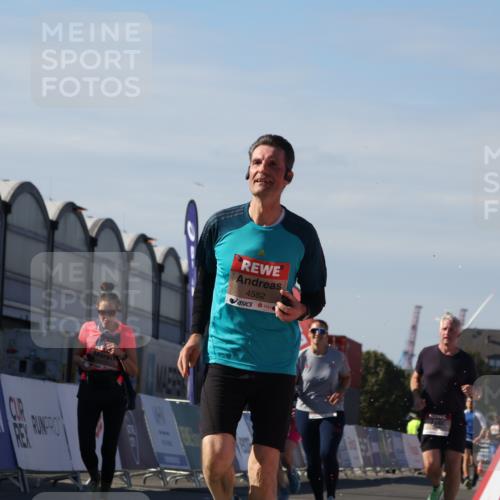03.10.2025 - Köhlbrandbrückenlauf Luisa Fischer http://msf.ph/oto/9040729 03.10.2025 13:32:58 Ziel 4582, 5110, 5133, 5187, 5273, 5446, 5477, 5478, 6455, 6513 meine-sportfotos.de