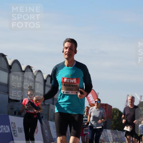 03.10.2025 - Köhlbrandbrückenlauf Luisa Fischer http://msf.ph/oto/9040733 03.10.2025 13:32:58 Ziel 4582, 5110, 5133, 5187, 5273, 5446, 5477, 5478, 6455, 6513 meine-sportfotos.de