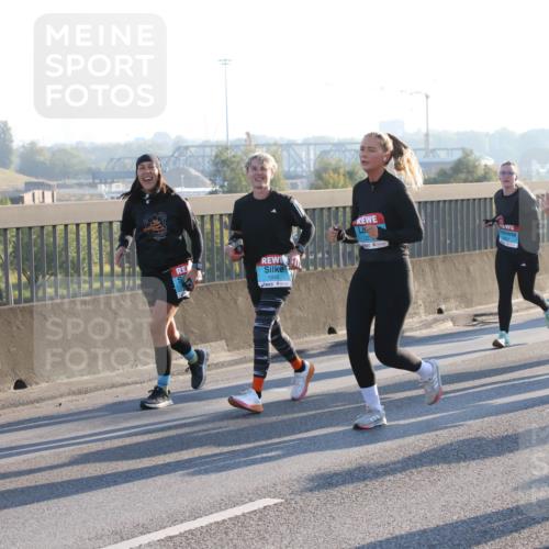 03.10.2025 - Köhlbrandbrückenlauf Lena Gebhardt http://msf.ph/oto/9040739 03.10.2025 09:25:13 Position 1  meine-sportfotos.de
