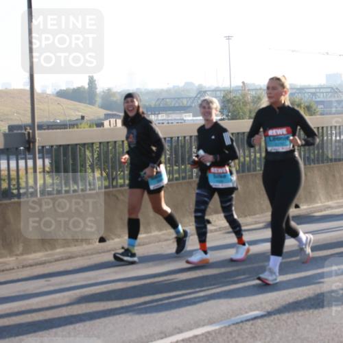 03.10.2025 - Köhlbrandbrückenlauf Lena Gebhardt http://msf.ph/oto/9040745 03.10.2025 09:25:13 Position 1  meine-sportfotos.de