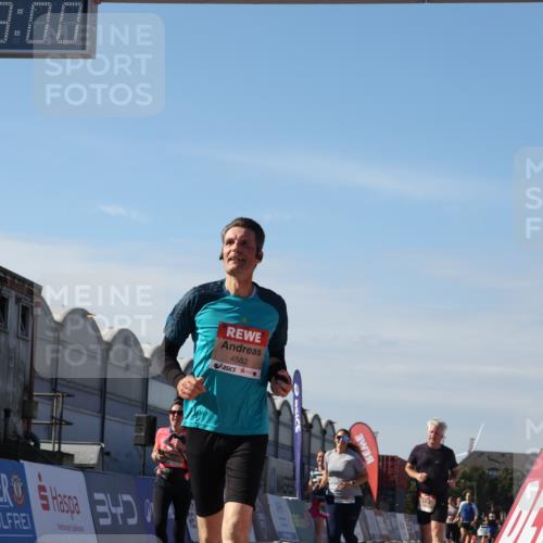 03.10.2025 - Köhlbrandbrückenlauf Luisa Fischer http://msf.ph/oto/9040747 03.10.2025 13:32:59 Ziel 4582, 4941, 5110, 5133, 5187, 5273, 5446, 5477, 5478, 6067, 6455, 6513 meine-sportfotos.de
