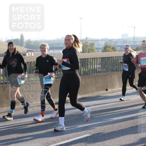 03.10.2025 - Köhlbrandbrückenlauf Lena Gebhardt http://msf.ph/oto/9040755 03.10.2025 09:25:14 Position 1 1935, 2139 meine-sportfotos.de