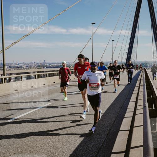 03.10.2025 - Köhlbrandbrückenlauf Michael Burmester http://msf.ph/oto/9040760 03.10.2025 12:21:57 Position 1 15, 16091 meine-sportfotos.de