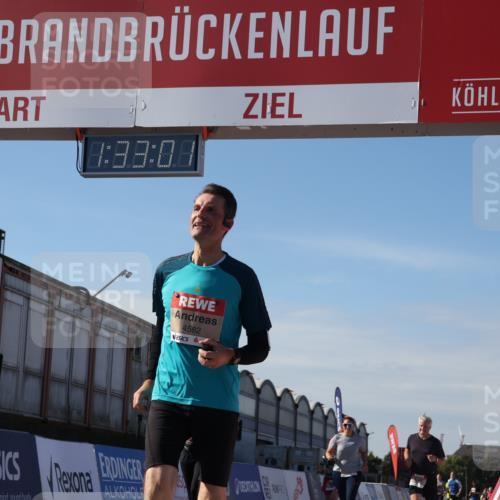 03.10.2025 - Köhlbrandbrückenlauf Luisa Fischer http://msf.ph/oto/9040764 03.10.2025 13:33:00 Ziel 4582, 4941, 5110, 5133, 5187, 5273, 5446, 5477, 5478, 6067, 6376, 6455 meine-sportfotos.de