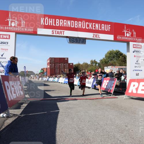 03.10.2025 - Köhlbrandbrückenlauf Lena Gebhardt http://msf.ph/oto/9040767 03.10.2025 12:57:21 Ziel 4150, 4186, 4251, 5699, 5926, 6015, 6629, 6819 meine-sportfotos.de