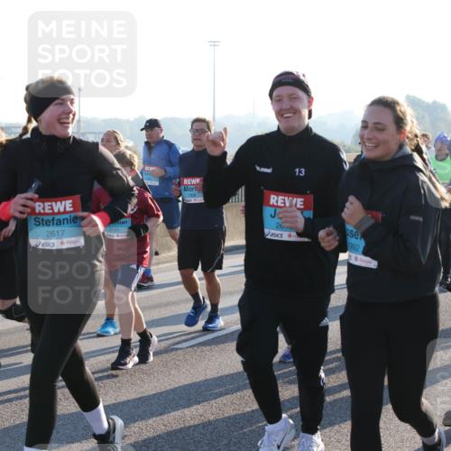 03.10.2025 - Köhlbrandbrückenlauf Lena Gebhardt http://msf.ph/oto/9040770 03.10.2025 09:25:14 Position 1 541, 2617, 2141, 13, 1358, 26, 1992, 2246 meine-sportfotos.de