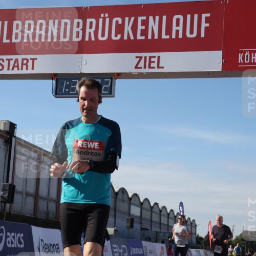 03.10.2025 - Köhlbrandbrückenlauf Luisa Fischer http://msf.ph/oto/9040771 03.10.2025 13:33:01 Ziel 4582, 4941, 5110, 5133, 5187, 5273, 5446, 6067, 6376, 6455 meine-sportfotos.de