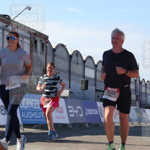03.10.2025 - Köhlbrandbrückenlauf Luisa Fischer http://msf.ph/oto/9040775 03.10.2025 13:33:04 Ziel 4582, 4941, 5110, 6067, 6376, 6455 meine-sportfotos.de