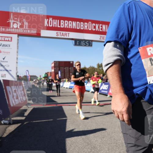 03.10.2025 - Köhlbrandbrückenlauf Lena Gebhardt http://msf.ph/oto/9040778 03.10.2025 13:16:58 Ziel 4168, 4331, 4359, 4605, 4861, 4978, 5053, 5099, 5100, 5166, 5302, 5385, 5386, 5453, 5467, 5840, 6286, 6340, 6343, 6474, 6623, 6626, 6658, 6697, 6785 meine-sportfotos.de