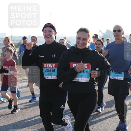 03.10.2025 - Köhlbrandbrückenlauf Lena Gebhardt http://msf.ph/oto/9040780 03.10.2025 09:25:15 Position 1 2617, 13, 2616, 1992, 2246 meine-sportfotos.de