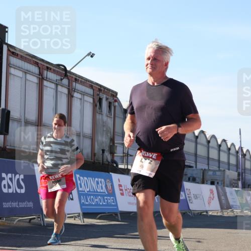 03.10.2025 - Köhlbrandbrückenlauf Luisa Fischer http://msf.ph/oto/9040789 03.10.2025 13:33:05 Ziel 4582, 4941, 6067, 6376, 6455 meine-sportfotos.de