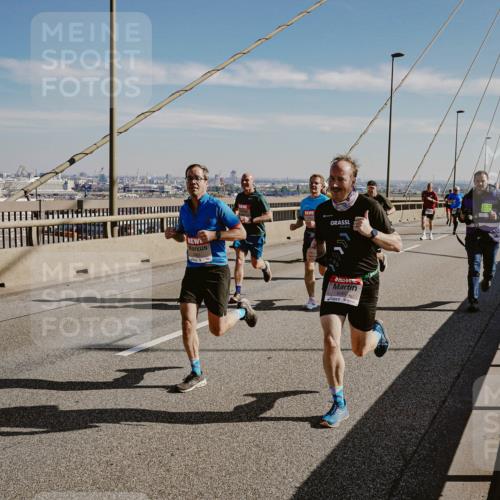 03.10.2025 - Köhlbrandbrückenlauf Michael Burmester http://msf.ph/oto/9040802 03.10.2025 12:21:59 Position 1 6060 meine-sportfotos.de