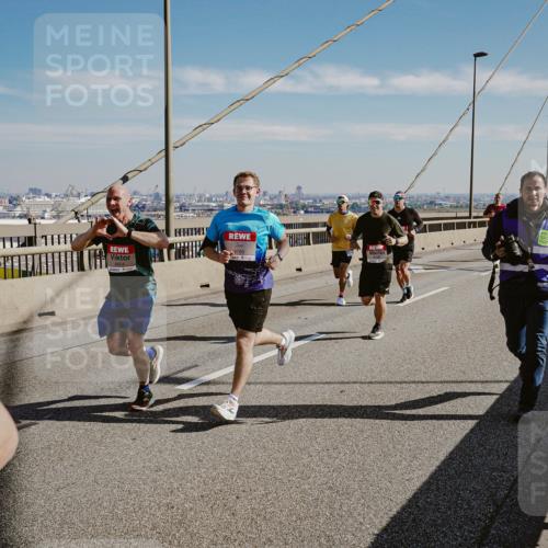 03.10.2025 - Köhlbrandbrückenlauf Michael Burmester http://msf.ph/oto/9040819 03.10.2025 12:22:00 Position 1  meine-sportfotos.de