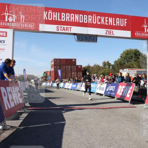 03.10.2025 - Köhlbrandbrückenlauf Lena Gebhardt http://msf.ph/oto/9040823 03.10.2025 12:57:30 Ziel 4105, 4150, 4186, 4518, 6015, 6020, 6122, 6767 meine-sportfotos.de