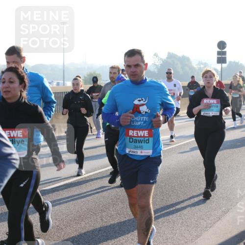 03.10.2025 - Köhlbrandbrückenlauf Lena Gebhardt http://msf.ph/oto/9040830 03.10.2025 09:25:16 Position 1 3446, 1748 meine-sportfotos.de