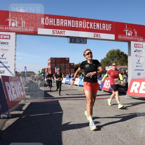 03.10.2025 - Köhlbrandbrückenlauf Lena Gebhardt http://msf.ph/oto/9040834 03.10.2025 13:16:59 Ziel 4168, 4331, 4359, 4605, 4861, 4978, 4982, 5033, 5053, 5087, 5099, 5100, 5166, 5302, 5385, 5386, 5453, 5467, 5840, 6286, 6474, 6623, 6626, 6658, 6697, 6785 meine-sportfotos.de