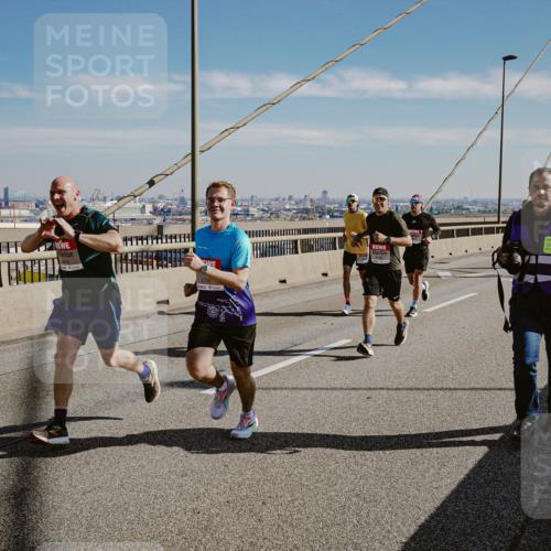 03.10.2025 - Köhlbrandbrückenlauf Michael Burmester http://msf.ph/oto/9040838 03.10.2025 12:22:00 Position 1  meine-sportfotos.de