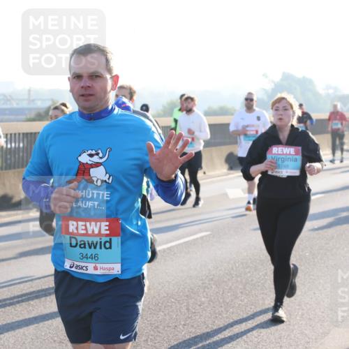 03.10.2025 - Köhlbrandbrückenlauf Lena Gebhardt http://msf.ph/oto/9040855 03.10.2025 09:25:17 Position 1 3446, 1748 meine-sportfotos.de