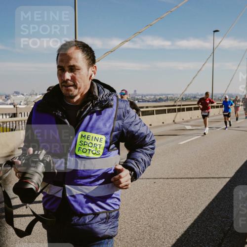 03.10.2025 - Köhlbrandbrückenlauf Michael Burmester http://msf.ph/oto/9040856 03.10.2025 12:22:01 Position 1  meine-sportfotos.de