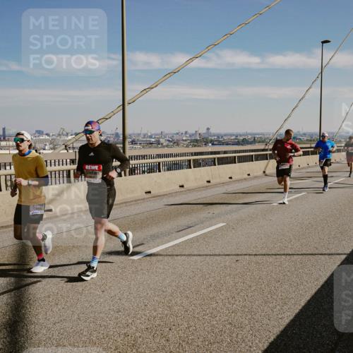03.10.2025 - Köhlbrandbrückenlauf Michael Burmester http://msf.ph/oto/9040865 03.10.2025 12:22:02 Position 1  meine-sportfotos.de