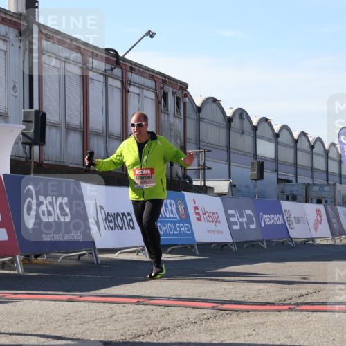 03.10.2025 - Köhlbrandbrückenlauf Luisa Fischer http://msf.ph/oto/9040866 03.10.2025 13:33:16 Ziel 4755, 4775, 5783, 6376 meine-sportfotos.de