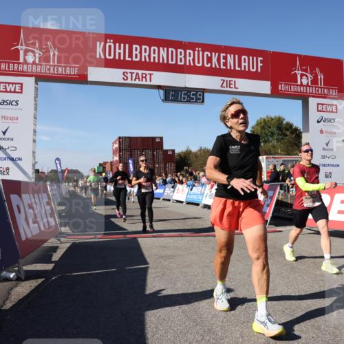 03.10.2025 - Köhlbrandbrückenlauf Lena Gebhardt http://msf.ph/oto/9040877 03.10.2025 13:16:59 Ziel 4168, 4331, 4359, 4605, 4861, 4978, 4982, 5033, 5053, 5087, 5099, 5100, 5166, 5302, 5385, 5386, 5453, 5467, 5840, 6286, 6474, 6623, 6626, 6658, 6697, 6785 meine-sportfotos.de