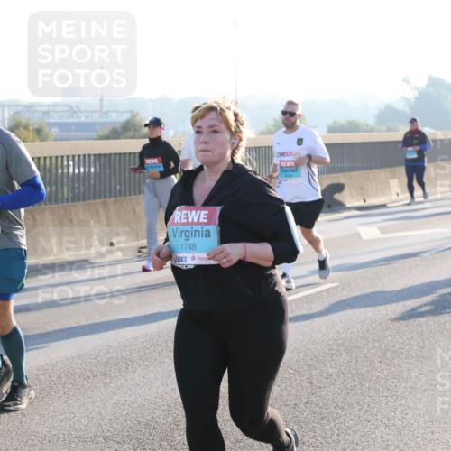 03.10.2025 - Köhlbrandbrückenlauf Lena Gebhardt http://msf.ph/oto/9040878 03.10.2025 09:25:18 Position 1 4, 9, 1748, 24 meine-sportfotos.de