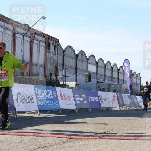 03.10.2025 - Köhlbrandbrückenlauf Luisa Fischer http://msf.ph/oto/9040882 03.10.2025 13:33:16 Ziel 4755, 4775, 5783, 6376 meine-sportfotos.de