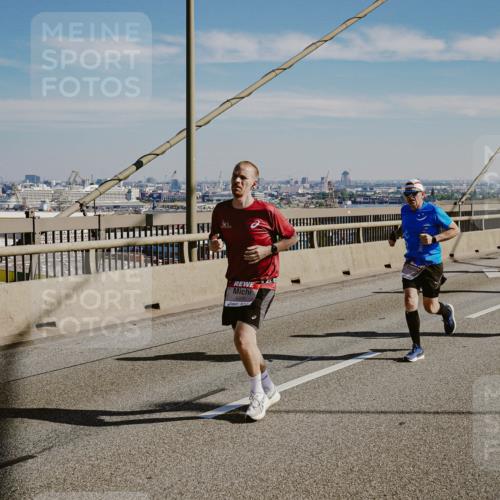 03.10.2025 - Köhlbrandbrückenlauf Michael Burmester http://msf.ph/oto/9040883 03.10.2025 12:22:04 Position 1  meine-sportfotos.de