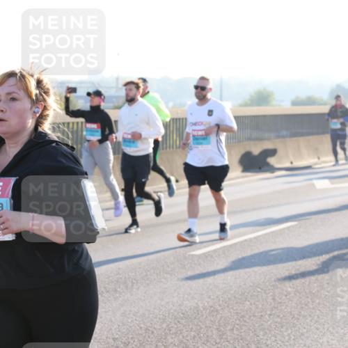 03.10.2025 - Köhlbrandbrückenlauf Lena Gebhardt http://msf.ph/oto/9040892 03.10.2025 09:25:19 Position 1 1748 meine-sportfotos.de