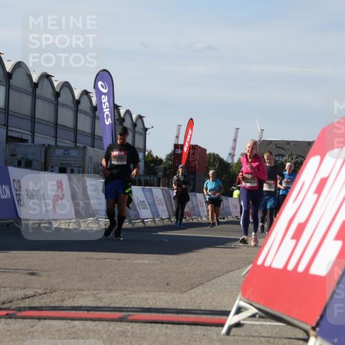 03.10.2025 - Köhlbrandbrückenlauf Luisa Fischer http://msf.ph/oto/9040896 03.10.2025 13:33:19 Ziel 4755, 4775, 5413, 5783 meine-sportfotos.de