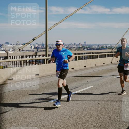 03.10.2025 - Köhlbrandbrückenlauf Michael Burmester http://msf.ph/oto/9040897 03.10.2025 12:22:05 Position 1  meine-sportfotos.de